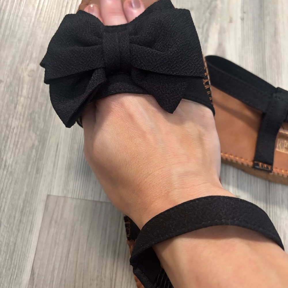 Black Sandals with Bow Detail NWT - Picture 5 of 6